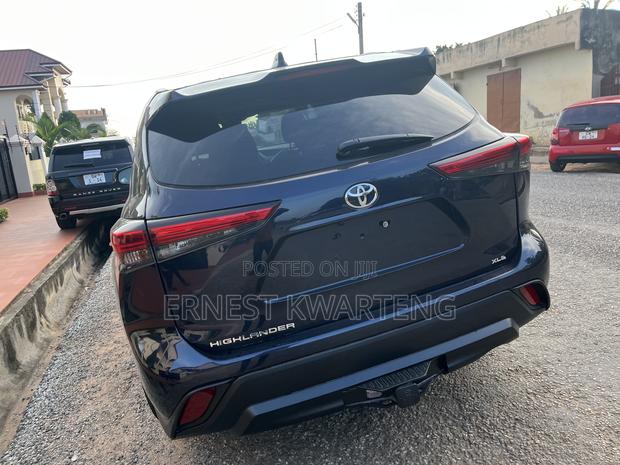 Toyota Highlander XLE 2022 Black · Photo 4
