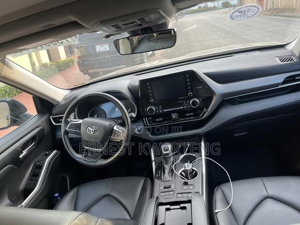 Toyota Highlander XLE 2022 Black · Photo 8