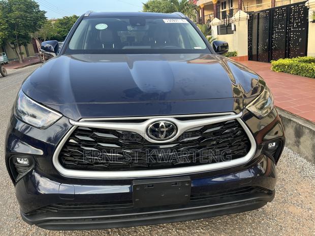 Toyota Highlander XLE 2022 Black · Photo 2