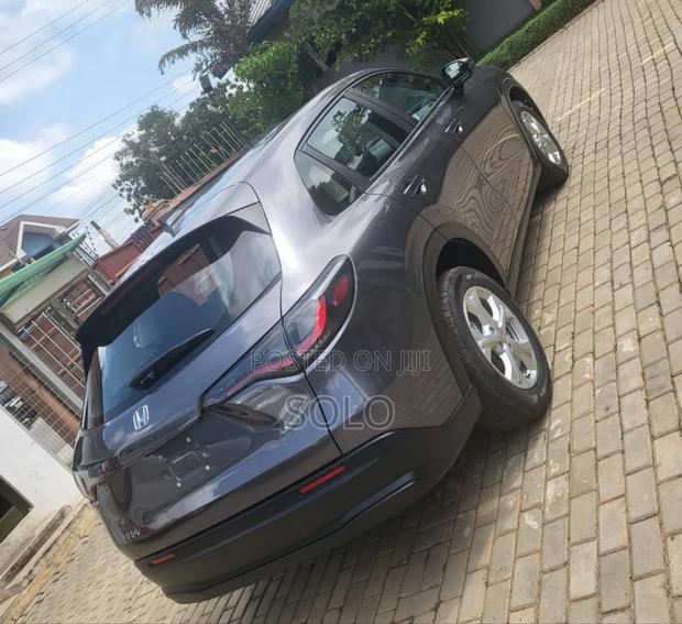 Honda HR-V LX AWD CVT 2025 Gray · Photo 3