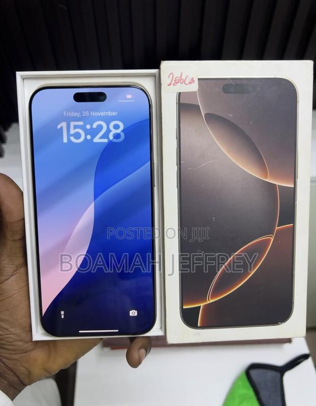 Apple iPhone 16 Pro Max 256 GB Gold · Photo 2