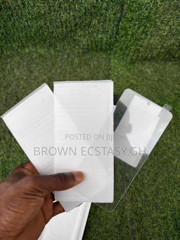 Samsung Galaxy A71 Clear Screen Protector · Photo 2