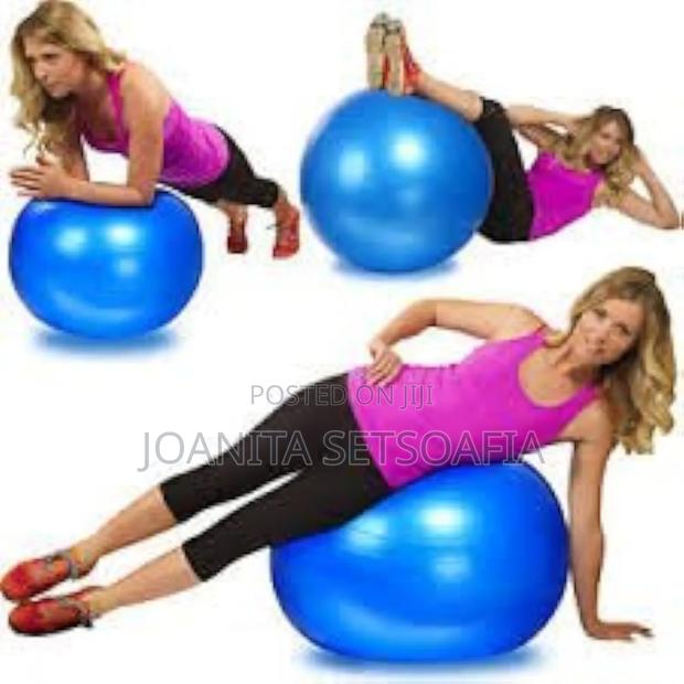 Yoga Ball With Pump · Photo 1