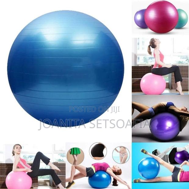 Yoga Ball With Pump · Photo 2