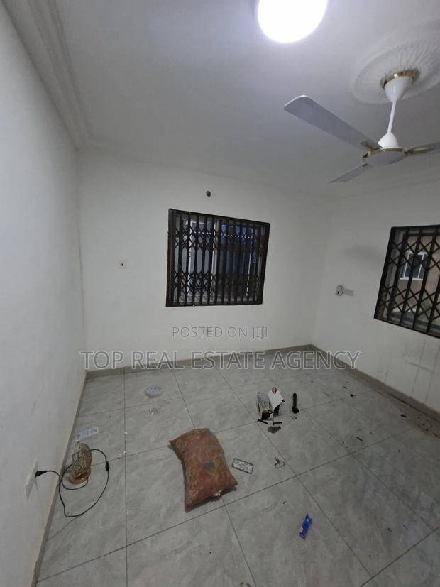 2bdrm Apartment in Danfa, Adenta for rent · Photo 6