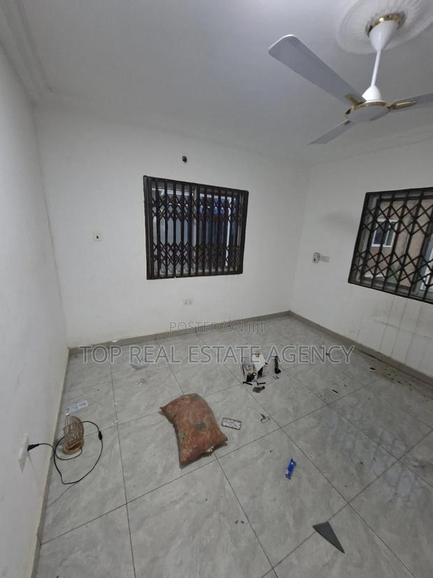 2bdrm Apartment in Danfa, Adenta for rent · Photo 7