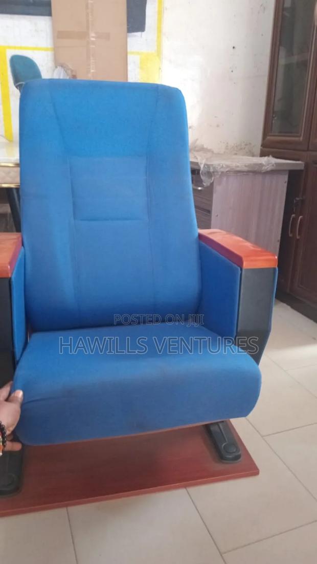 Auditorium Chair · Photo 2