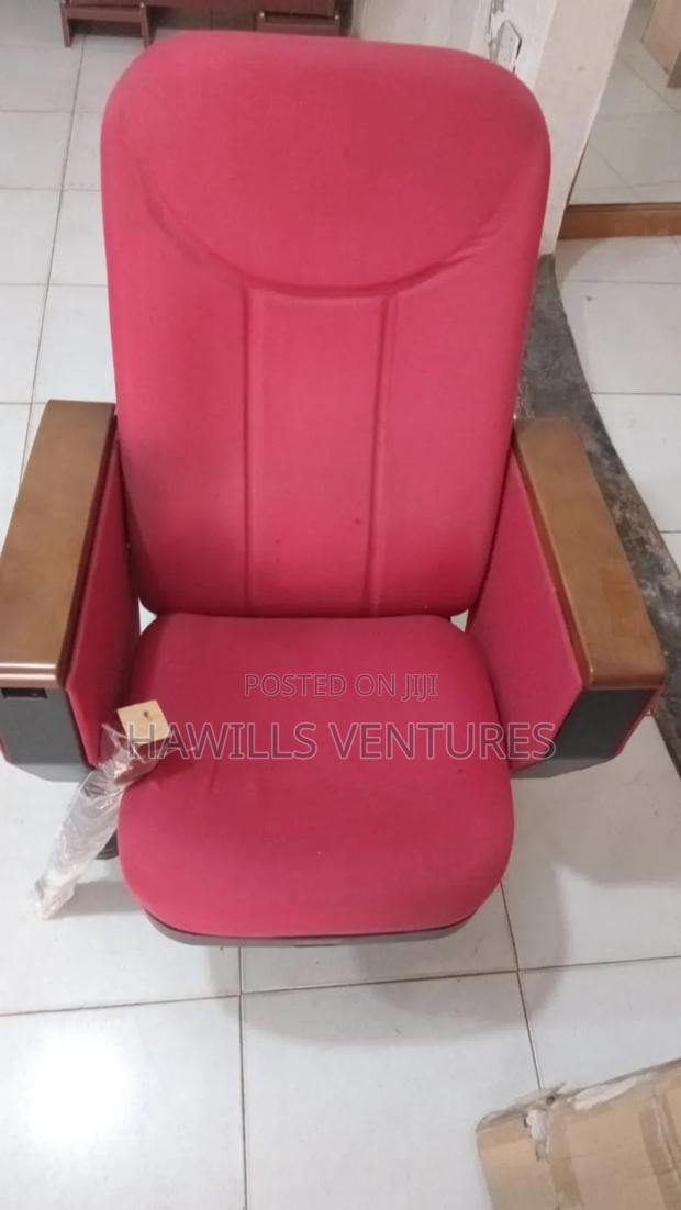 Auditorium Single Chair · Photo 1