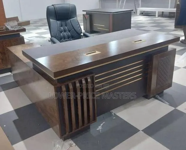 Executive L- Shaped Office Table / Desk · Photo 1