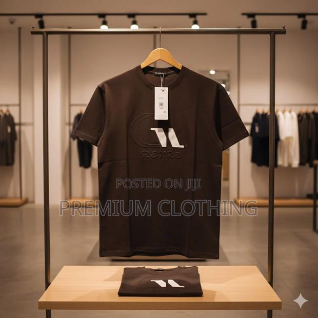 Quality Round Neck · Photo 1