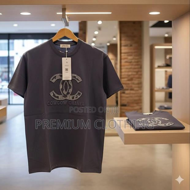 Quality Round Neck · Photo 2