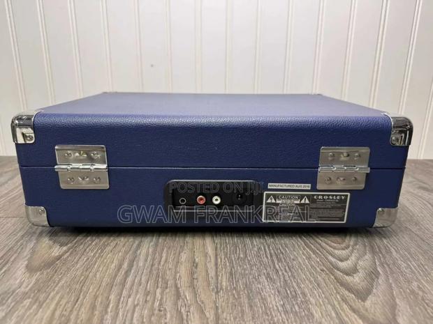 Crosley Cruiser Deluxe Portable 3-Speed Turntable/Record Player · Photo 7