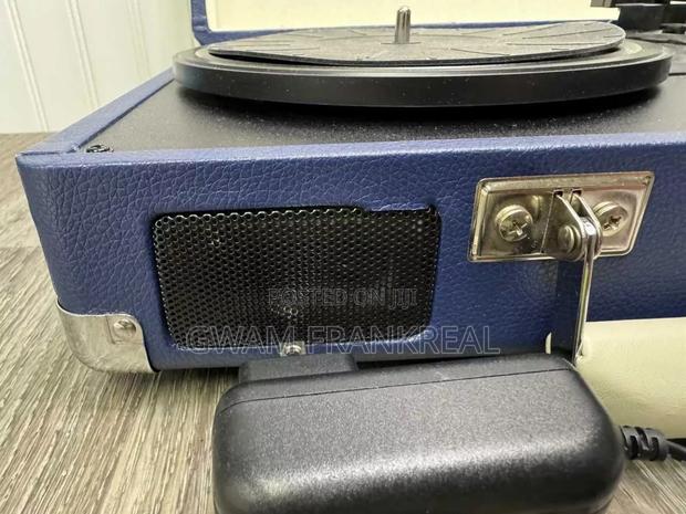 Crosley Cruiser Deluxe Portable 3-Speed Turntable/Record Player · Photo 2