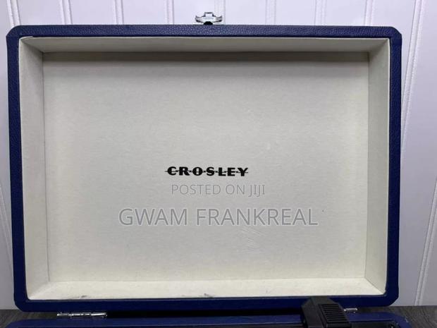 Crosley Cruiser Deluxe Portable 3-Speed Turntable/Record Player · Photo 6