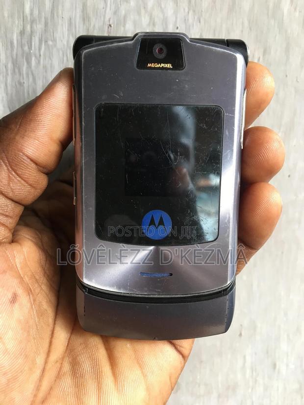 Motorola V300 Gray · Photo 2