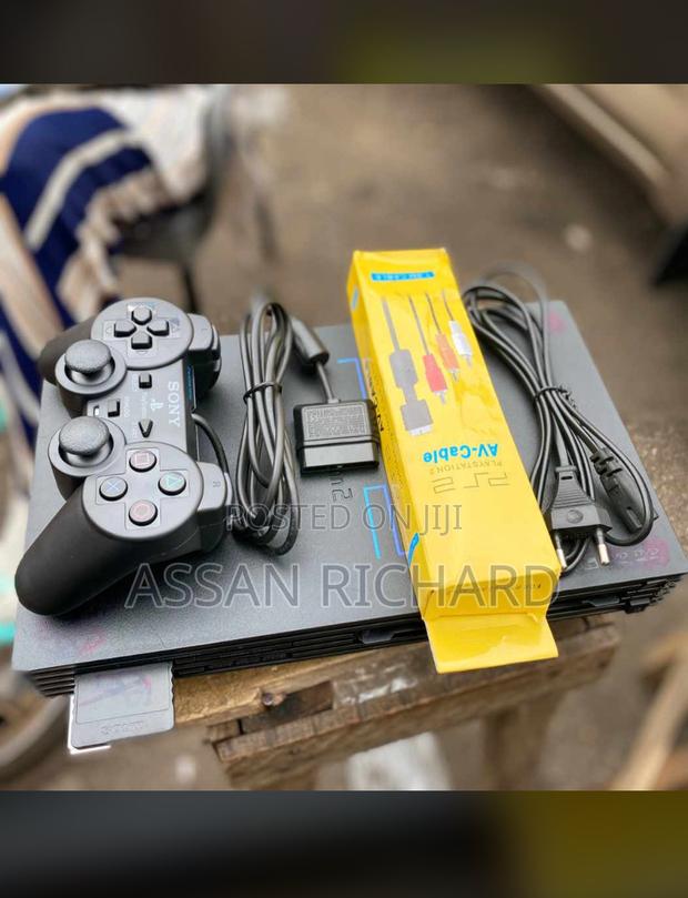 Playstation 2 · Photo 2
