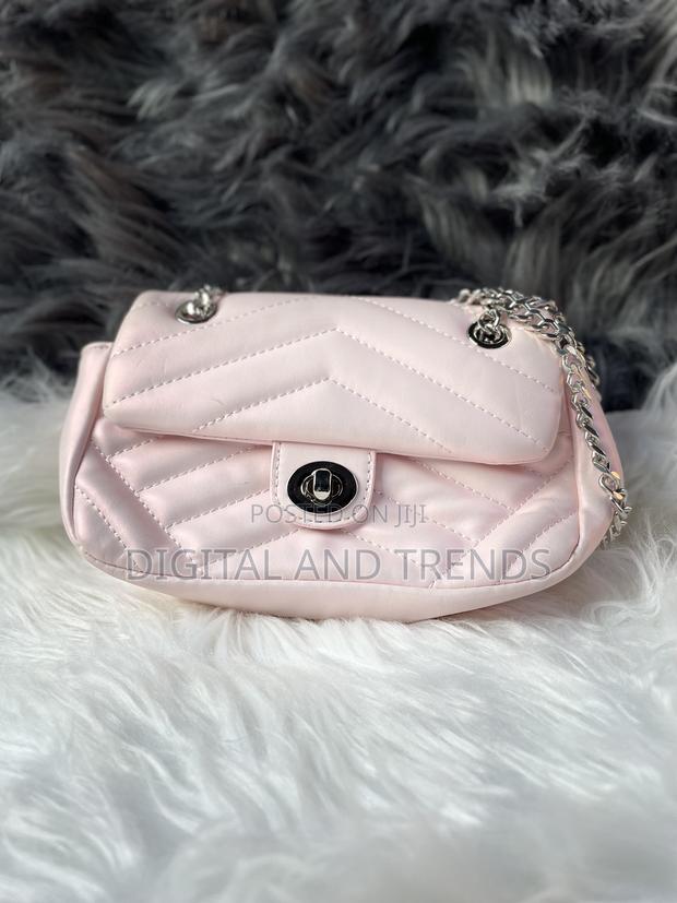 Quilted Flap Crossbag. · Photo 2