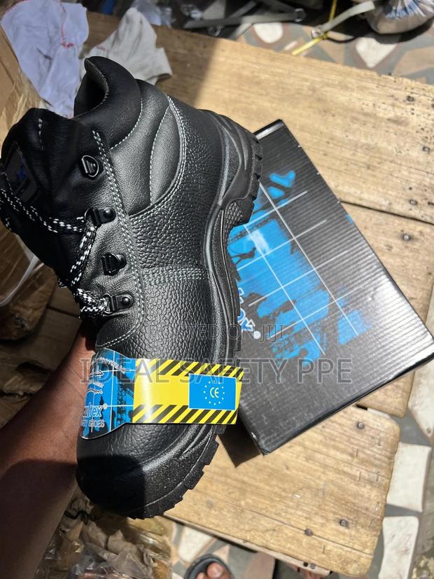 Safety Shoe · Photo 3
