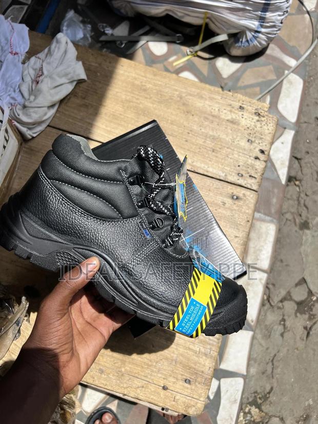 Safety Shoe · Photo 1