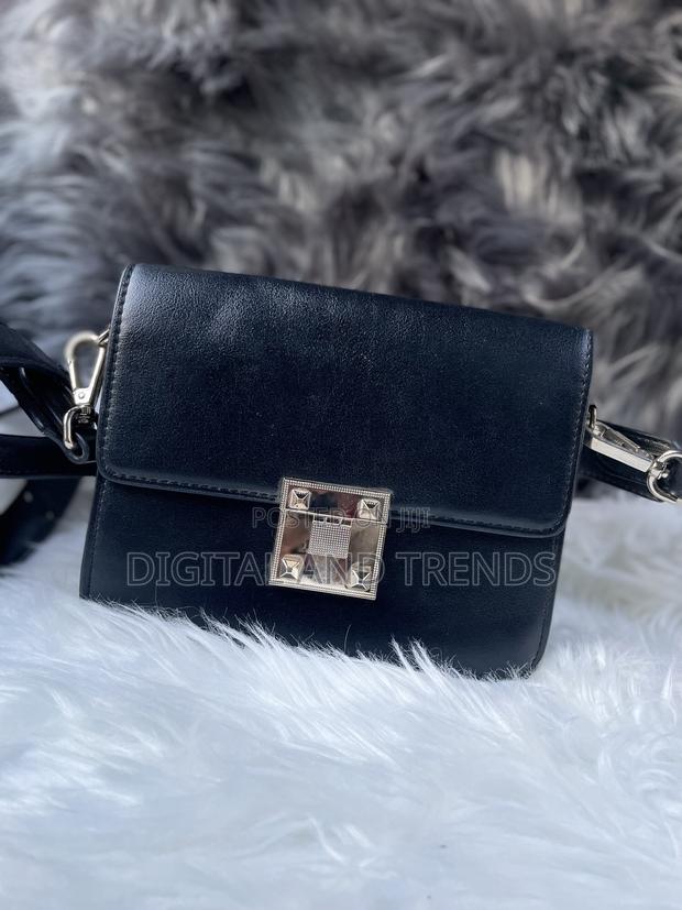 Givenchy Small Gv3 Crossbag · Photo 1