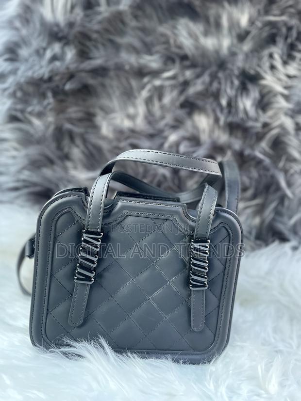 Quilted Top- Handle Cross Bag · Photo 1