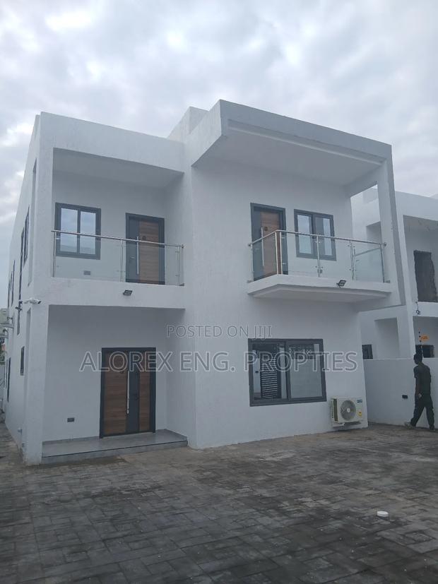 3bdrm Duplex in Near The Main Road, Oyarifa for sale · Photo 4