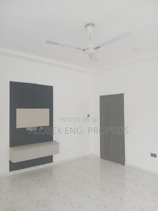 3bdrm Duplex in Near The Main Road, Oyarifa for sale · Photo 5