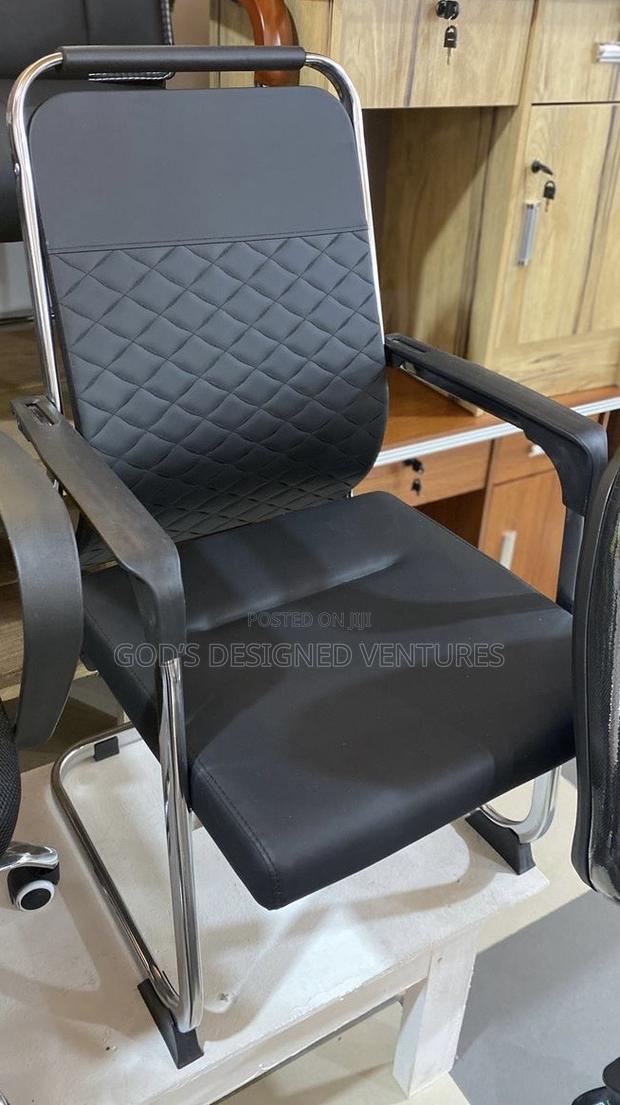A Durable Visitors Chair · Photo 1