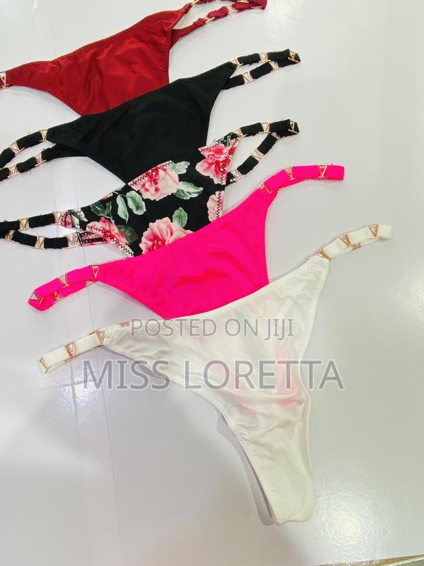 Thong/G-String Panties · Photo 1