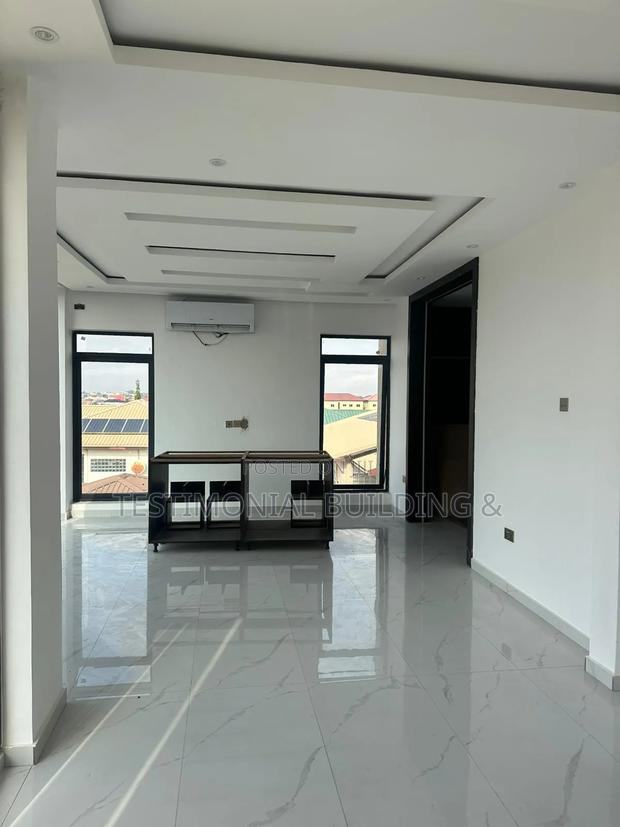 5bdrm House in East Legon for sale · Photo 2