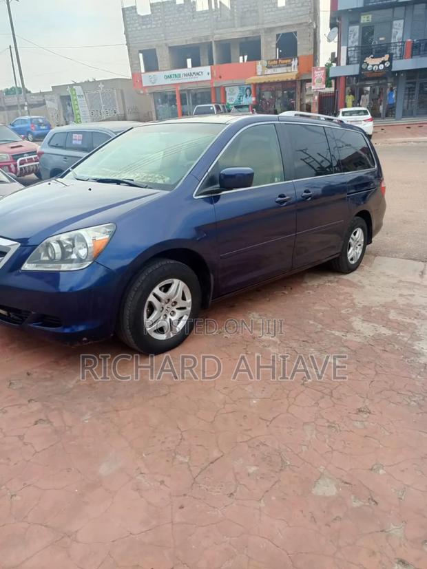 Honda Odyssey Touring Auto 2024 Blue · Photo 4