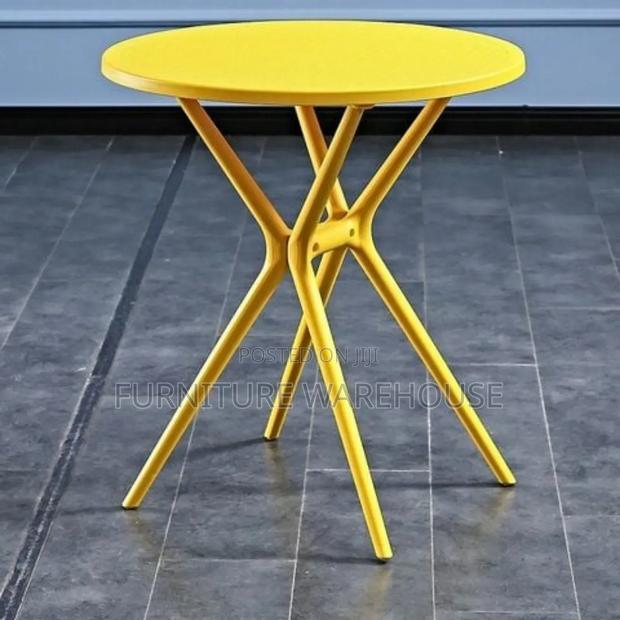 Plastic Table · Photo 1