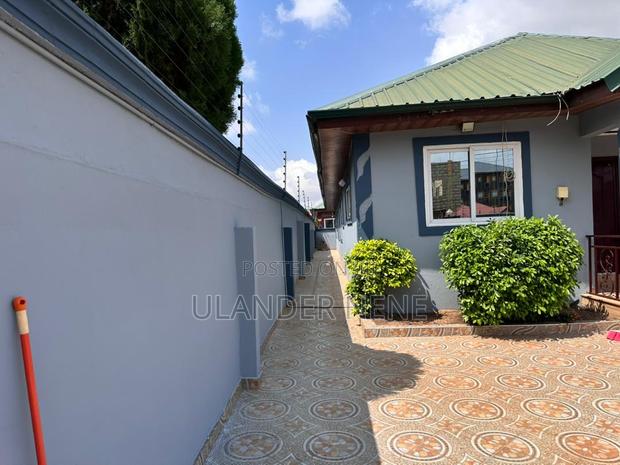 5bdrm House in Franco, Kwabenya for rent · Photo 2