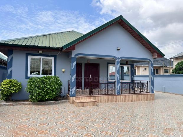 5bdrm House in Franco, Kwabenya for rent · Photo 4