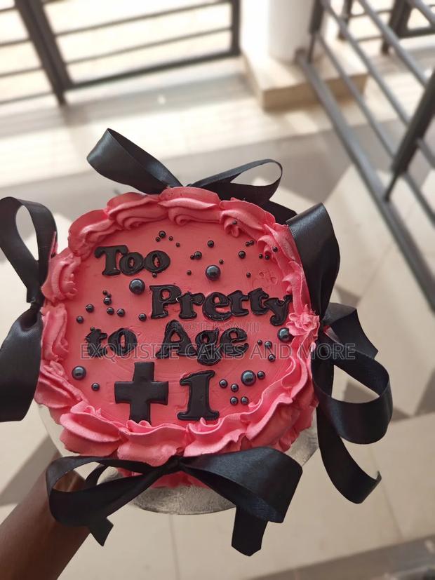 Cute Pink Birthday / Party/Vals Cake · Photo 1