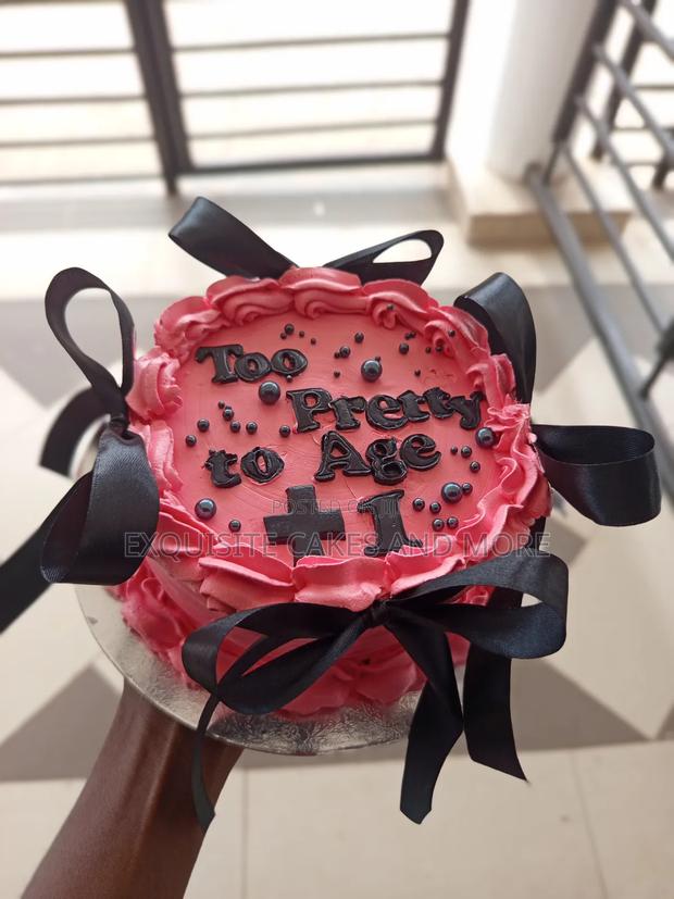 Cute Pink Birthday / Party/Vals Cake · Photo 2