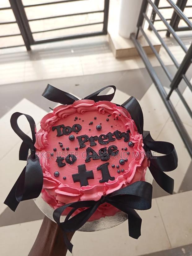 Cute Pink Birthday / Party/Vals Cake · Photo 3