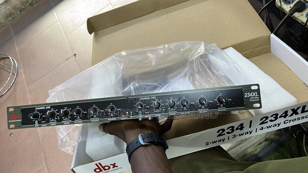 DBX 234xl Professional Audio Crossover. · Photo 1