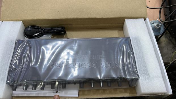 DBX 234xl Professional Audio Crossover. · Photo 2