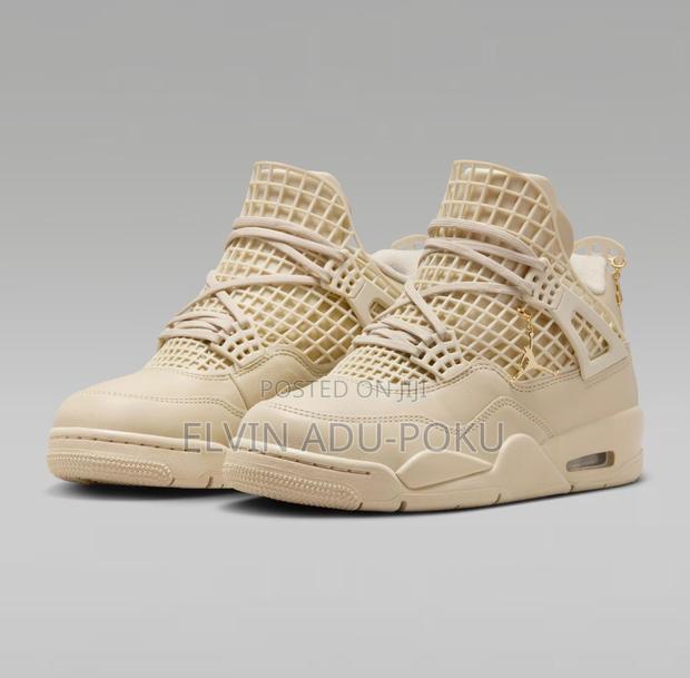 Air Jordan 4 Basket Plate In Different Colours, Swipe >>> · Photo 2