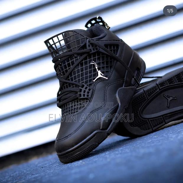 Air Jordan 4 Basket Plate In Different Colours, Swipe >>> · Photo 1