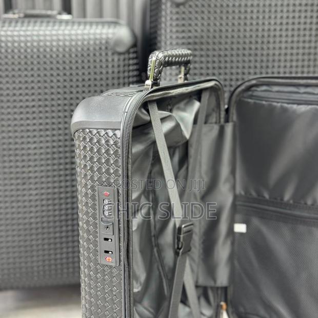 Travel Essential 3 Sets · Photo 1