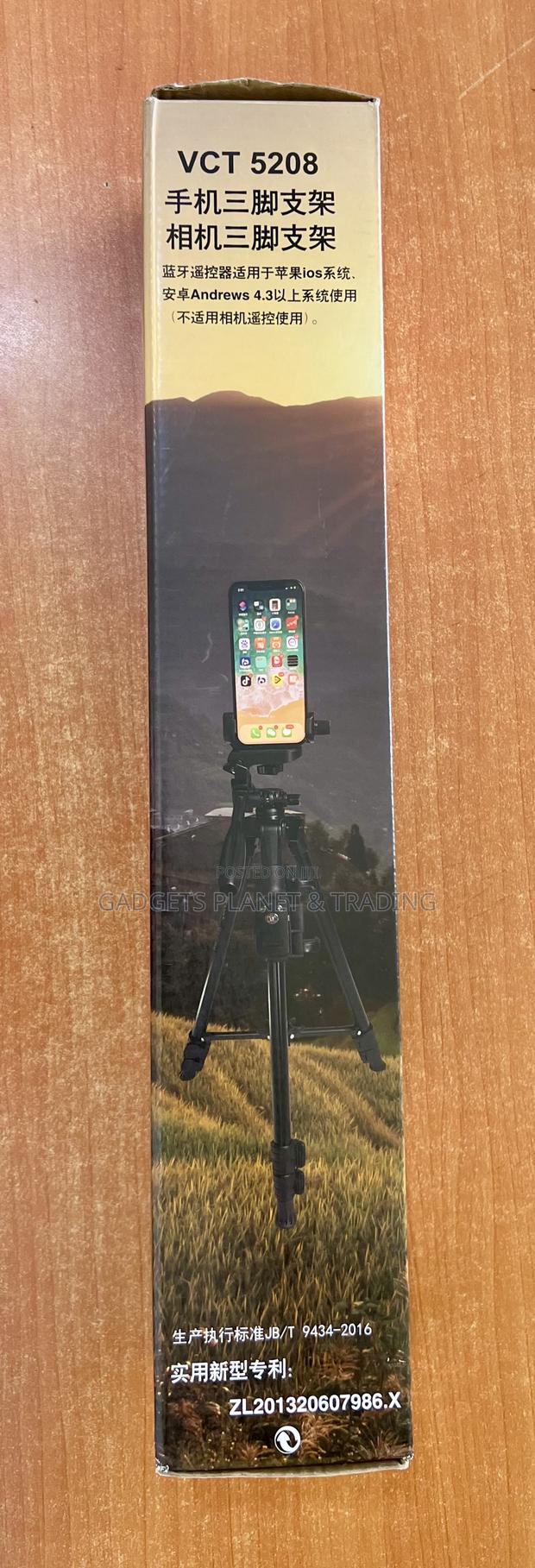 VCT 5208 Aluminum Tripod With Bluetooth Remote + Clip for Smart Phone · Photo 1