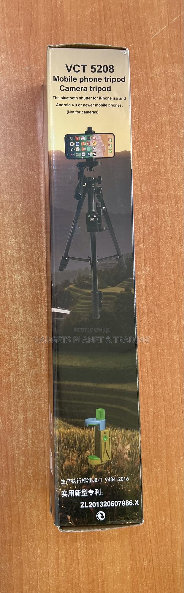 VCT 5208 Aluminum Tripod With Bluetooth Remote + Clip for Smart Phone · Photo 3