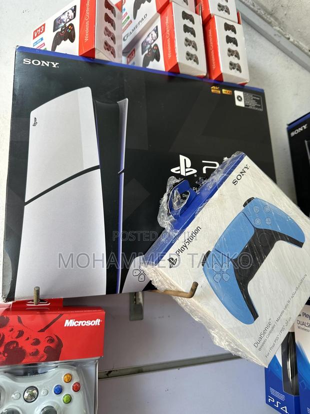 Ps5 Console With Extra Pad · Photo 1