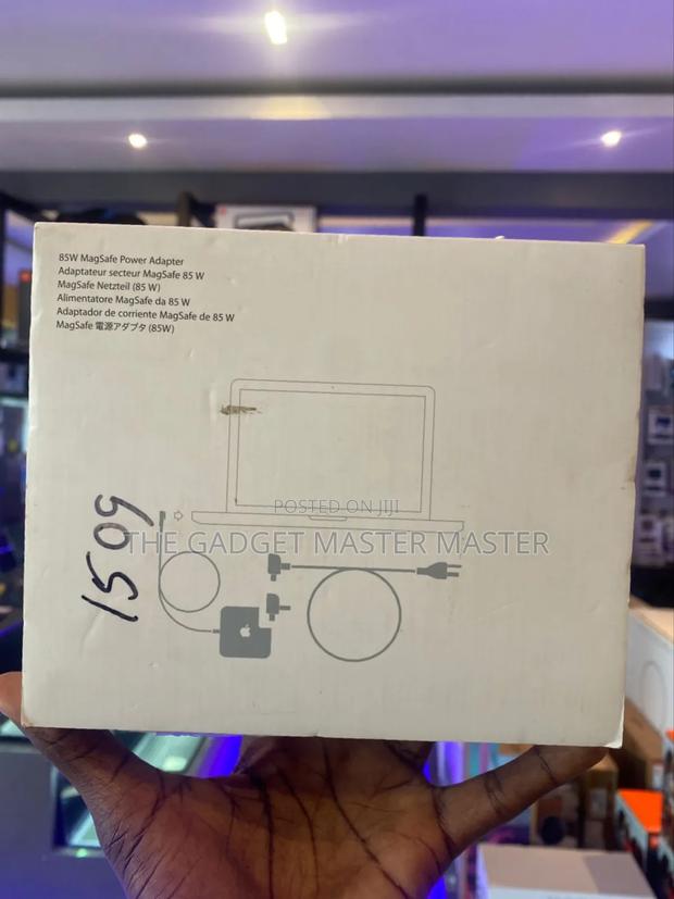 85w Apple Magsafe Power Adapter · Photo 2