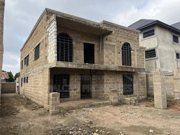 5bdrm House in Ejisu-Avenue 15 Area for sale · Photo 1