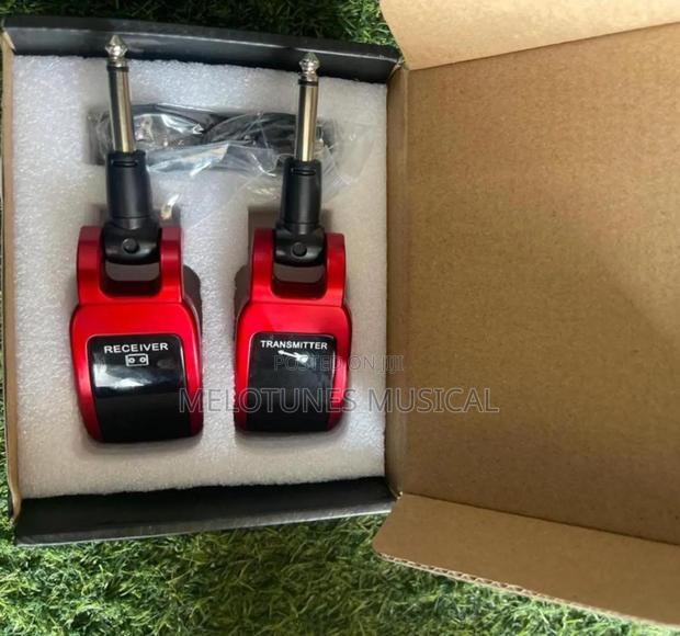 Xvive U2 Wireless Guitar Rechargeable Digital Transmitter and Receiver · Photo 1
