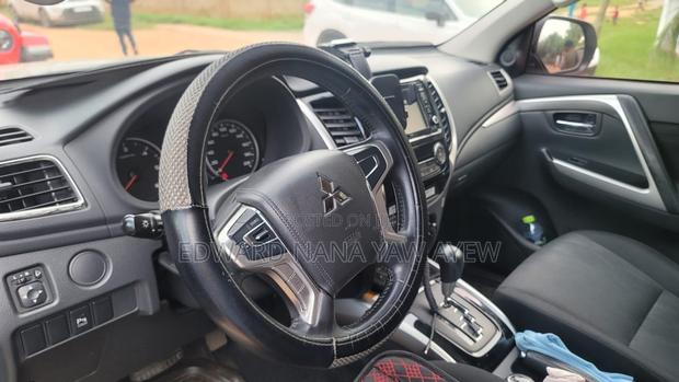 Mitsubishi Pajero Sport 2021 Silver · Photo 4