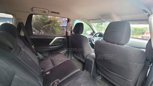 Mitsubishi Pajero Sport 2021 Silver · Photo 5